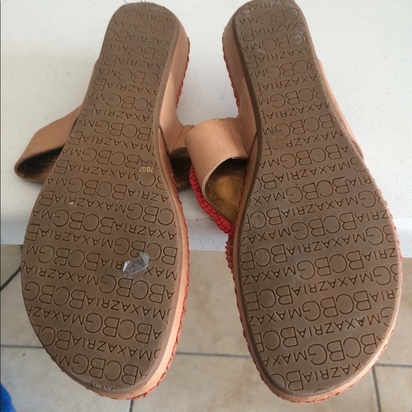 BCBGMaxAzria Orange Crochet Embellished Short Wedge Thong Sandals 🔴 - Picture 3 of 3